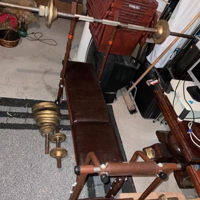 Billard Barbell weight bench and weight weights.