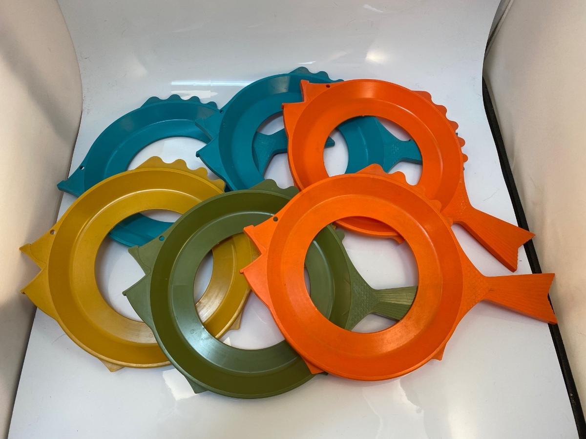 Vintage Retro Plate Mate Fish Shaped Plastic Plate Holders