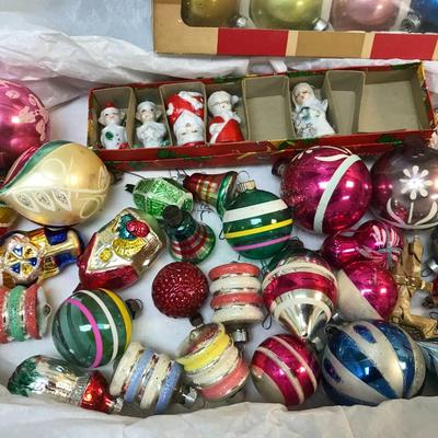 lot of vintage Christmas bulbs