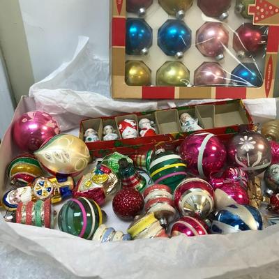 lot of vintage Christmas bulbs