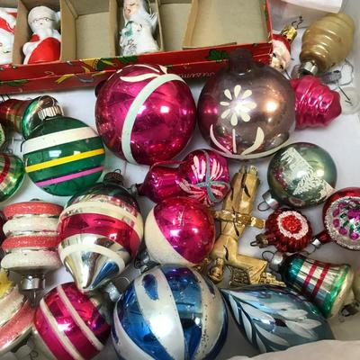 lot of vintage Christmas bulbs