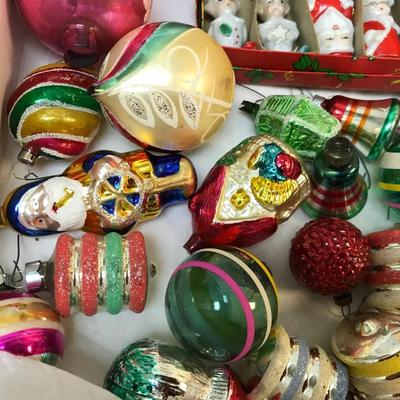 lot of vintage Christmas bulbs