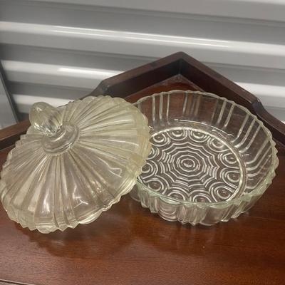 Heavy glass bowl with lid. 7”   Round