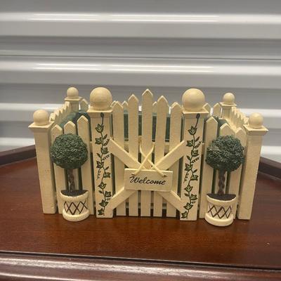 Wooden “Welcome” planter. Approx 8.5” x 5”