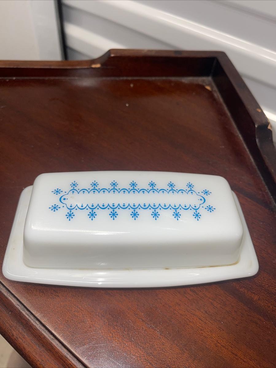 vintage Pyrex butter dish