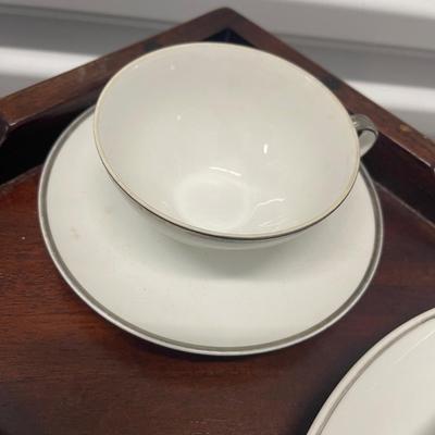 Moderne Harmony House vintage dinnerware. Not a complete set. See details
