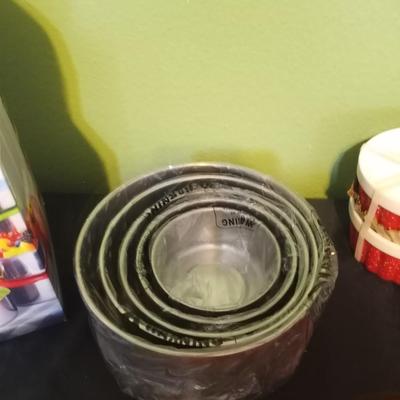 20 PIECES STAINLESS SLEEL BOWLS WITH LIDS