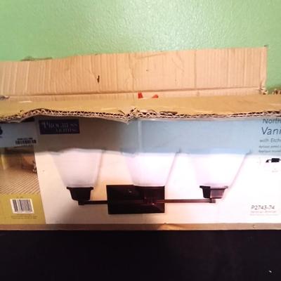VANITY LIGHT FIXTURE