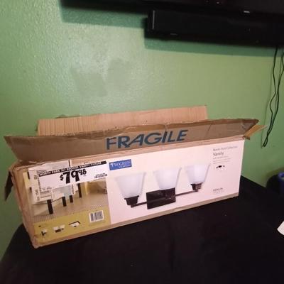 VANITY LIGHT FIXTURE