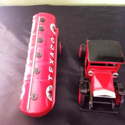 VINTAGE METAL TEXACO TANKER BANK WITH KEY