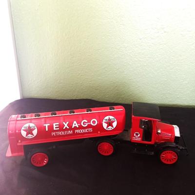 VINTAGE METAL TEXACO TANKER BANK WITH KEY