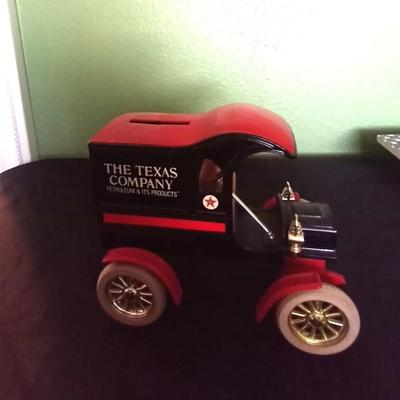 TEXACO COMPANY CAR BANK WITH KEY-FLAG OILLAMP WITH FOUR COASTERS
