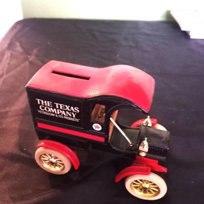 TEXACO COMPANY CAR BANK WITH KEY-FLAG OILLAMP WITH FOUR COASTERS