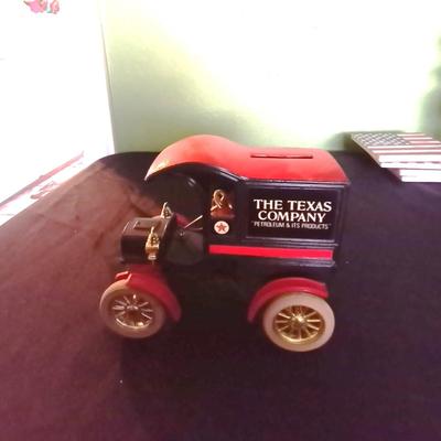 TEXACO COMPANY CAR BANK WITH KEY-FLAG OILLAMP WITH FOUR COASTERS