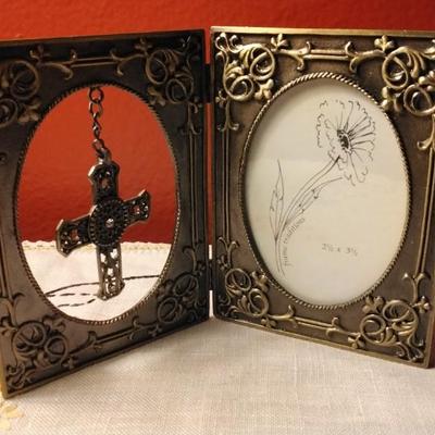 Beautiful New 3.5 x 2.5 Stand Alone Frame