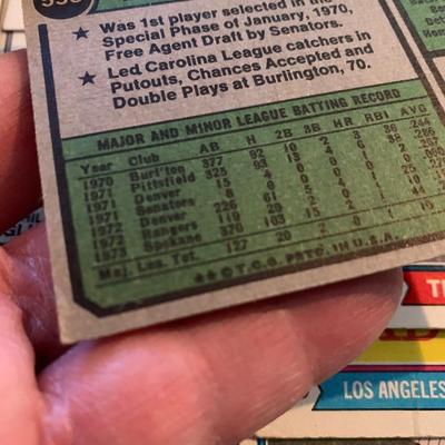 HUGE LOT 800 Topps 1974 Baseball Cards
