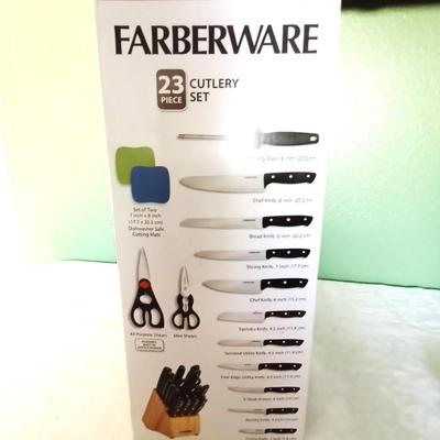 NEW FARBERWARE 23PC CUTERY SET