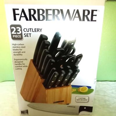 NEW FARBERWARE 23PC CUTERY SET