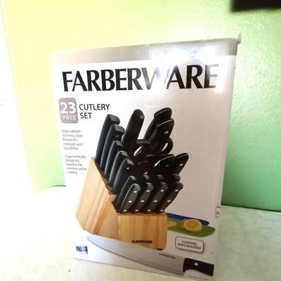NEW FARBERWARE 23PC CUTERY SET