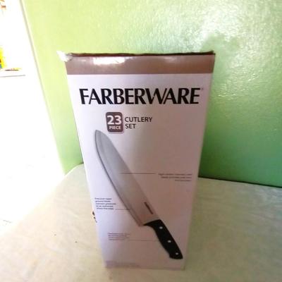 NEW FARBERWARE 23PC CUTERY SET