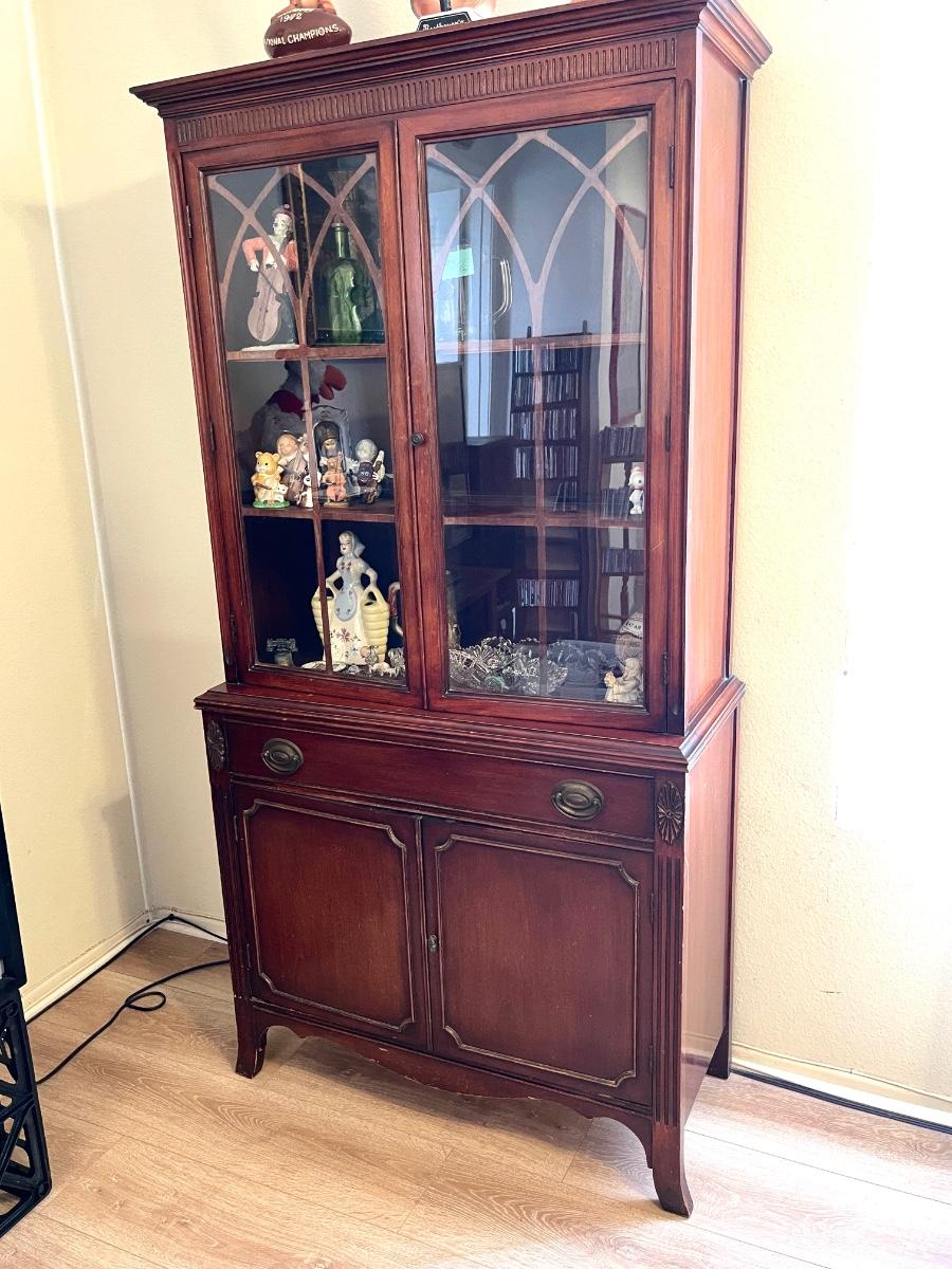 Lot 40 Duncan Phyfe Style China Cabinet Glass Doors Drawer & Storage ...