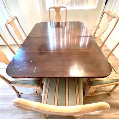 Lot 46 Duncan Phyfe Style Extension Dining Table + 6 Painted Chairs