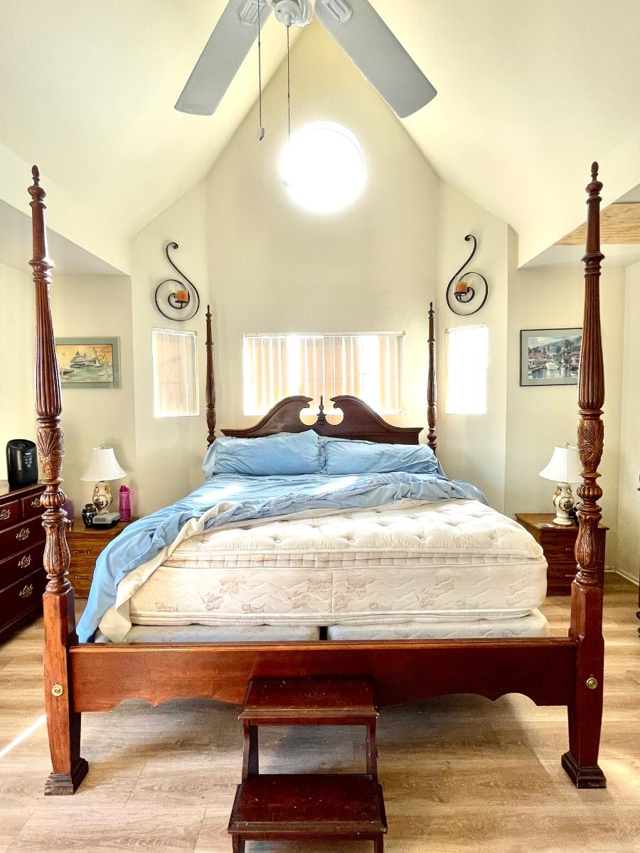 Lot 49 California King Size 4 Poster Wood Bed & Pillow Top Mattress