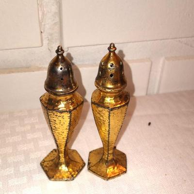 HAND PAINTED COLLECTABLES AND SALT&PEPPER COLLECTION
