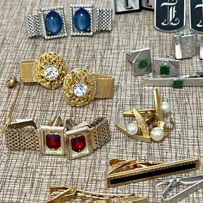 Lot 53 Lot Assorted Mens Cufflinks & Tie Clips & Tie Tac Vintage Swank Silver Gold