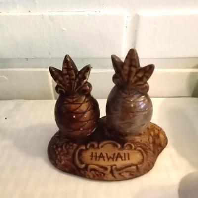 SALT & PEPPER COLLECTION AND BOWLS