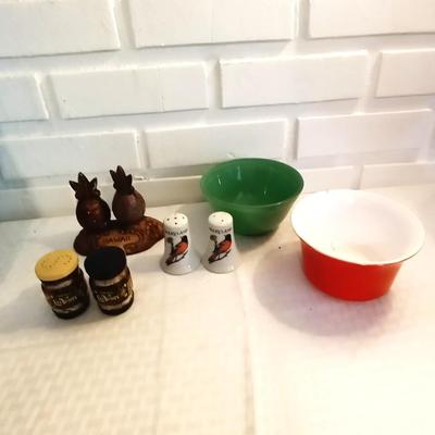 SALT & PEPPER COLLECTION AND BOWLS