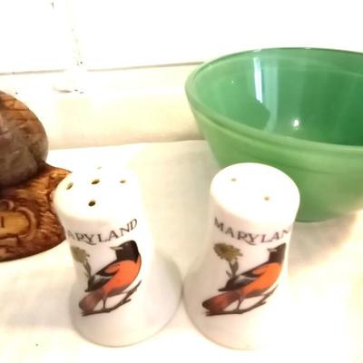 SALT & PEPPER COLLECTION AND BOWLS