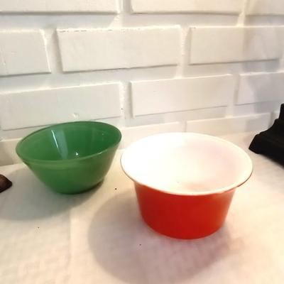 SALT & PEPPER COLLECTION AND BOWLS