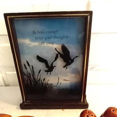 VINTAGE S&P'S AND FRAMED WALL HANGING