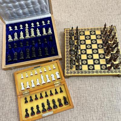 Lot 84  Japanese Designed Chess Board & Pieces Drawer Each Side King Apprx 5" tall
