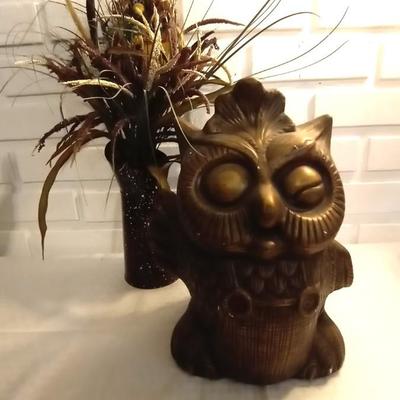 CERAMIC OWL FIGURINE AND VASE ARRANGEMENT