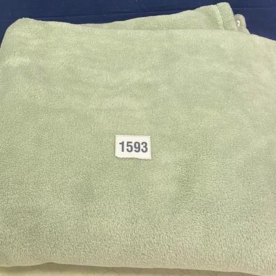 60 x 66â€ throw with buttons and zipper