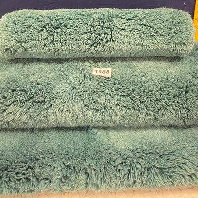 3 Green Bath Rugs