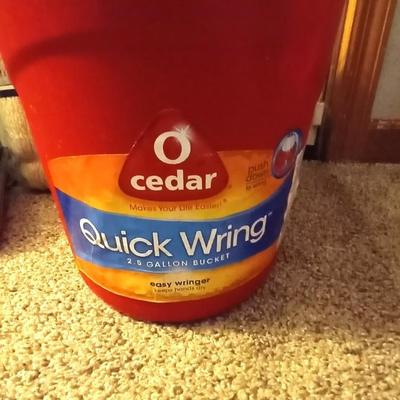 CEDAR QUICK WRING -LIBMAN MOP AND EXTRA MOPHEAD-DUSTER-MOTORLESS VAC...