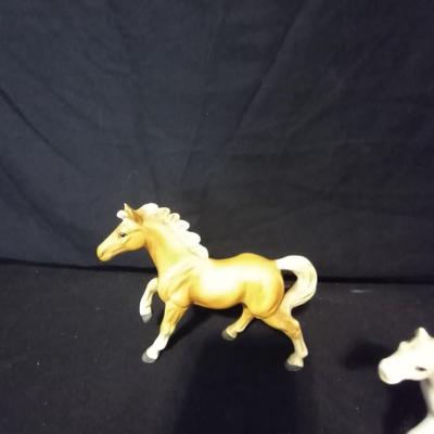 SMALL HORSE COLLECTIBLES