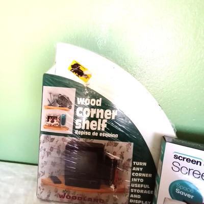SCREEN TOP SHELF AND WOOD CORNER SHELF