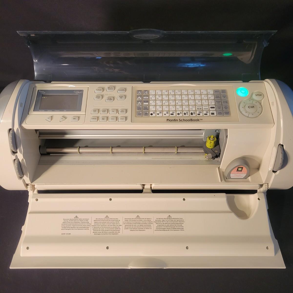 Cricut Expression CREX001 and Accessories (UB2DW)