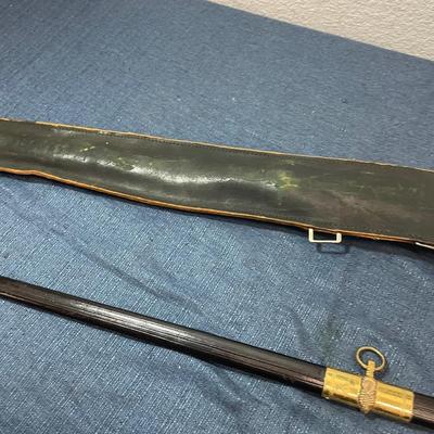 LOT 679:  VINTAGE US NAVY  SWORD