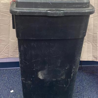 Rubbermaid Trash Can