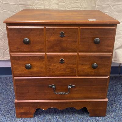 Small Dresser. 23x15.5x25.5