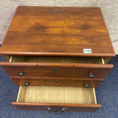 Small Dresser. 23x15.5x25.5