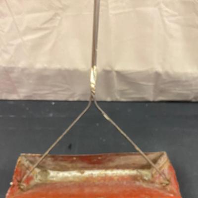 Old Red Dust Pan