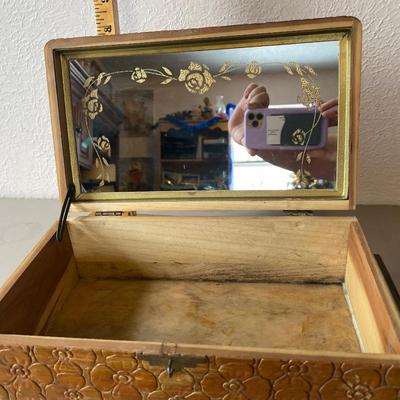 Vintage trinket/jewelry box