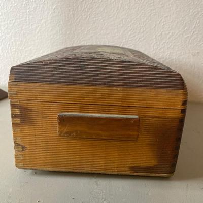 Vintage trinket/jewelry box