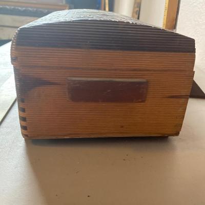 Vintage trinket/jewelry box